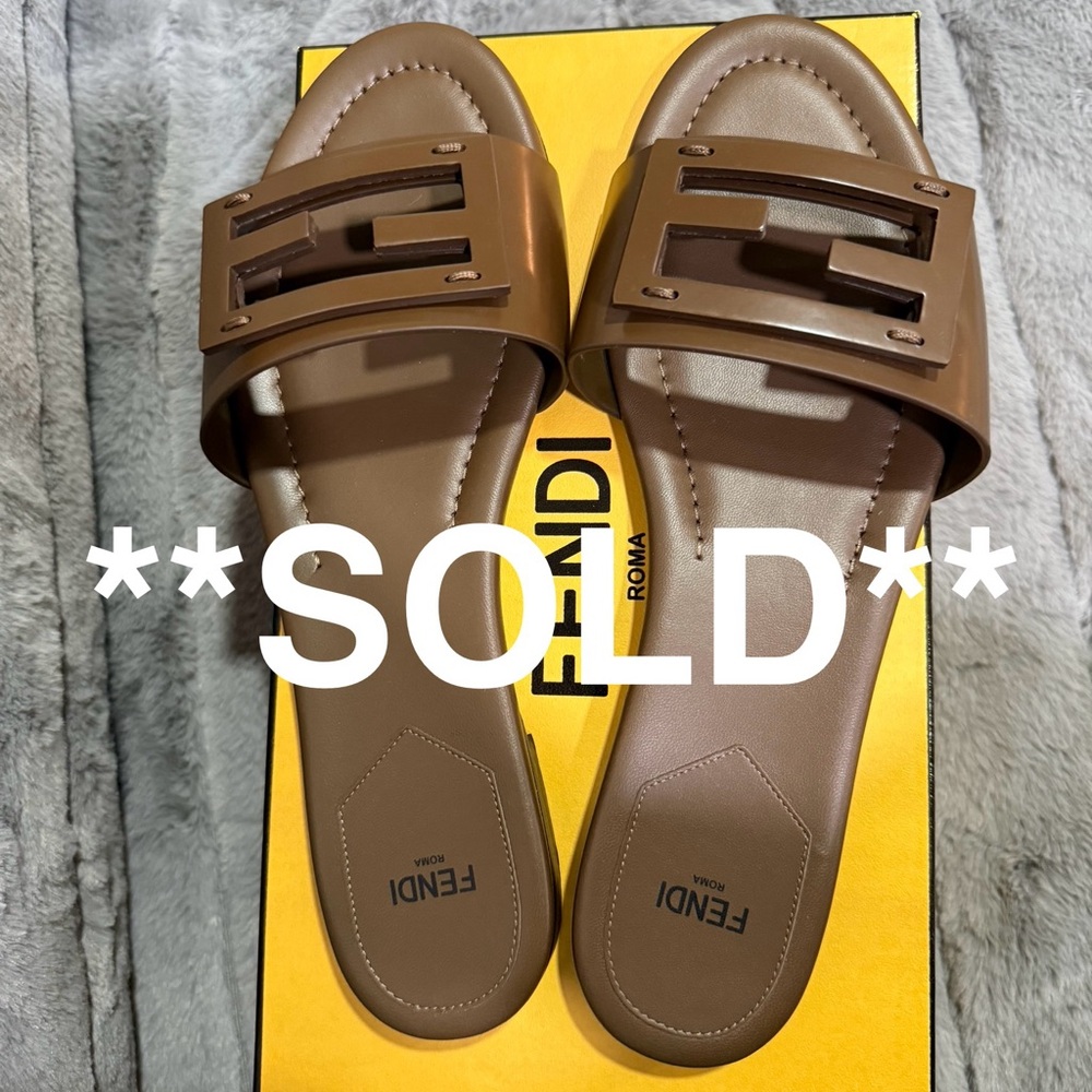** SOLD! ** 

Fendi Baguette Flat Leather Sandals
